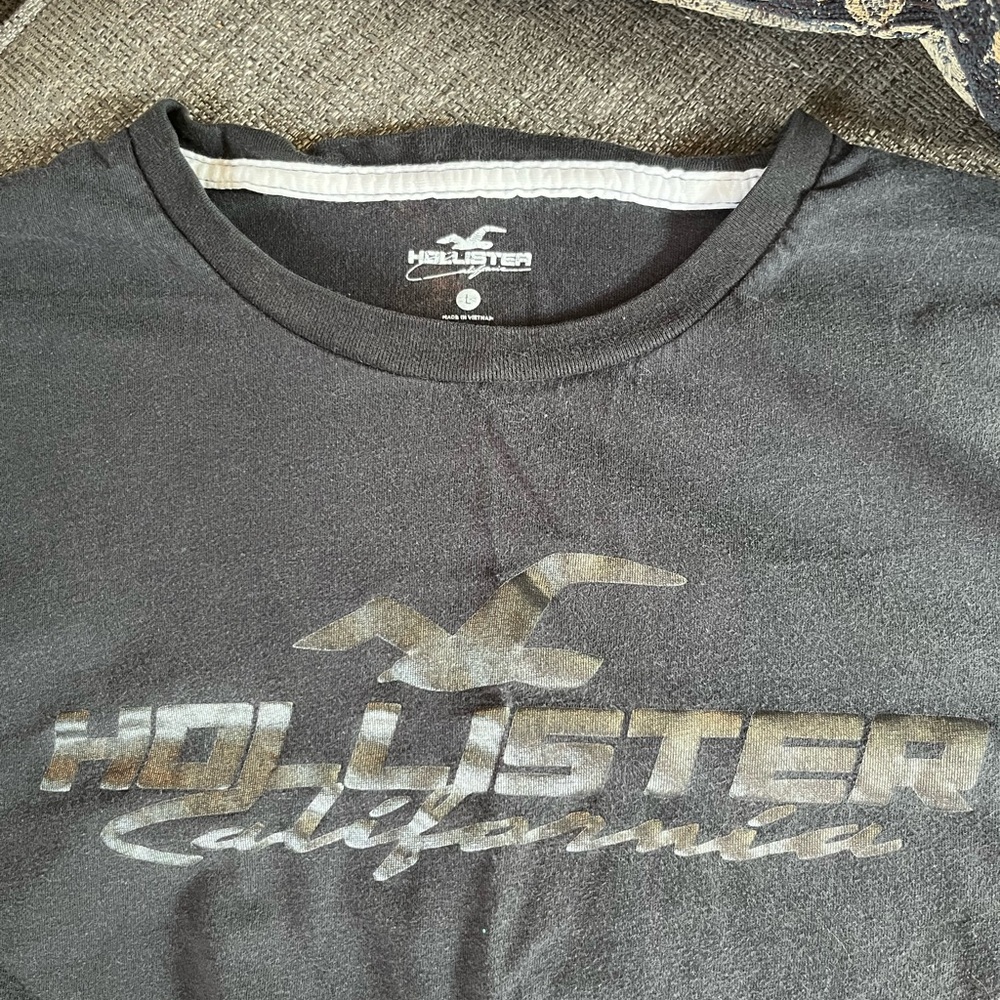 Large, Black Men’s Hollister California Short Sleeves T Shirt.